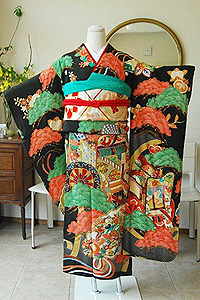 御所車に松と吉祥文様黒振袖