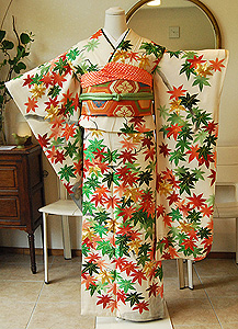 青紅紅葉の図錦紗縮緬振袖