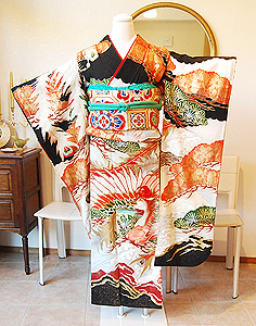 鳳凰に松の図黒振袖