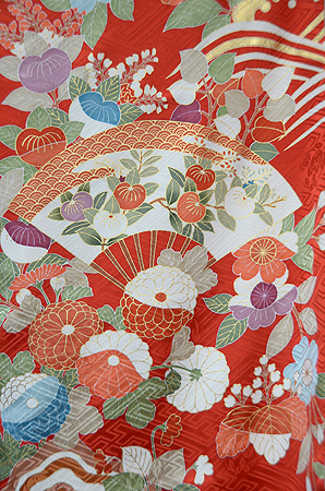 重文　赤地紋綸子　熨斗文友禅染振袖 紋縮緬地熨斗文友禅染振袖 文化遺産オンライン