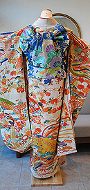檜扇に四季の花々豪華刺繍振袖