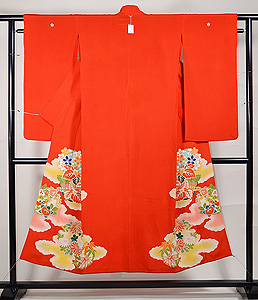 雲取りに四季の花丸文様赤振袖