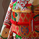 鶴丸紋に亀甲文様中振袖