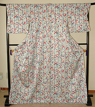 綸子地紅型小紋