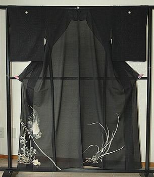 雄鶏にひよこ花籠文様絽縮緬黒留袖