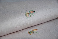 蝶柄刺繍紬単衣　質感・風合