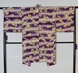 雪輪に四季草花染羽織