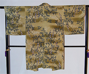 白南天に松葉文様羽織