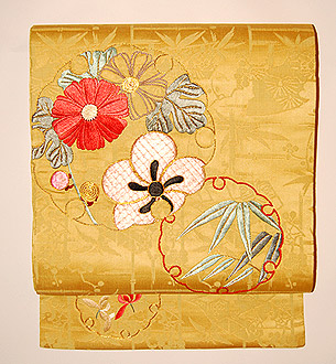 黄色緞子地刺繍名古屋帯