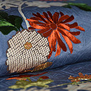 七宝に菊尽くし文様藍地訪問着　　質感・風合