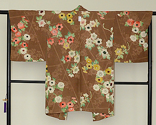 茶色地菊に鉄線の図