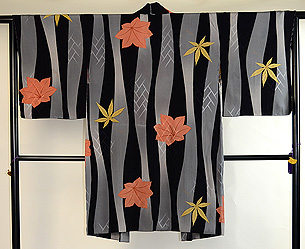 崩れ立湧に舞落ち葉の羽織