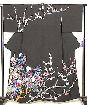 黒地梅に椿の図縮緬地友禅訪問着
