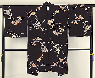黒地に梅、菊の羽織