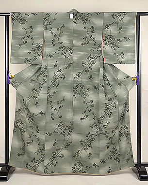 梅に枝垂れ笹錦紗縮緬小紋