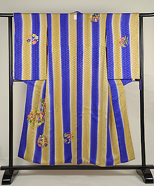 縞に寒の花の丸刺繍綸子地訪問着