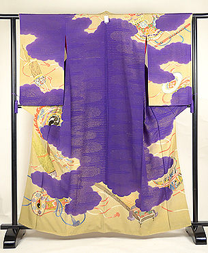 雅楽器に雲取文訪問着