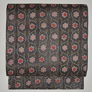 墨黒絹地花唐草