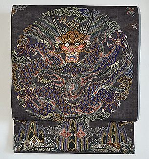 紗地龍の刺繍袋帯