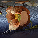 梅に椿刺繍帯　質感・風合