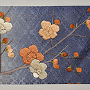 梅に椿刺繍帯　前中心