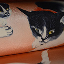 子猫模様に黄八丈名古屋帯　質感・風合