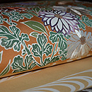 秋草の図刺繍名古屋帯　質感・風合