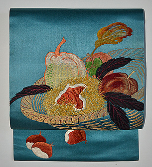 秋の成り物刺繍名古屋帯