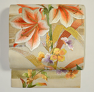 百合と諸喝采（ショカッサイ）の図開き名古屋帯