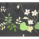 春の草花と鳥の図刺繍帯　前中心