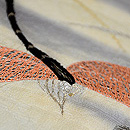 露芝に蜻蛉の図刺繍名古屋帯　質感・風合