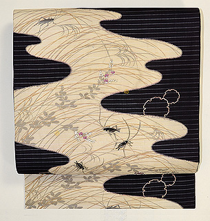 秋草に蟋蟀（こおろぎ）の図刺繍名古屋帯