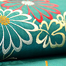 青緑地菊の刺繍帯 質感・風合
