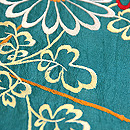 青緑地菊の刺繍帯　質感・風合