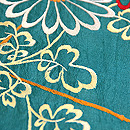 青緑地菊の刺繍帯 質感・風合