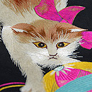 リボン首輪の子猫と毬刺繍名古屋帯 質感・風合