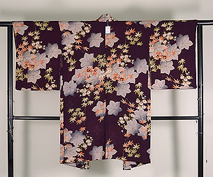 小菊に枝垂れ紅葉の図羽織