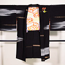 黒地霞に梅・椿の羽織　正面