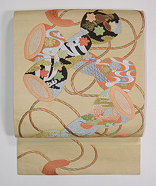 小鼓胴に調べ緒刺繍開き名古屋帯