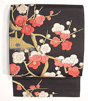 黒地紅白梅刺繍開き名古屋帯