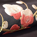 黒地紅白梅刺繍開き名古屋帯 質感・風合