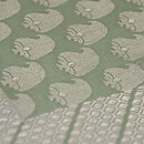 若緑色ペイズリーの名古屋帯　質感・風合