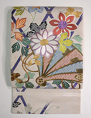 間垣に檜扇鉄線と菊の刺繍袋帯