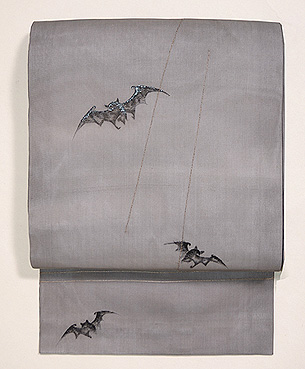 コウモリの刺繍名古屋帯