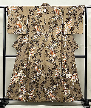 椿に菊、紅葉文様お散歩着