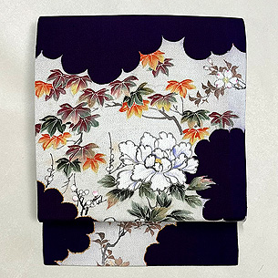 縮緬地雲取りに四季文様の名古屋帯