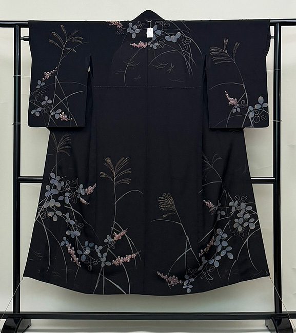 黒地紋錦紗秋草文様単衣付下 66,000円(税込)着物25-10-14