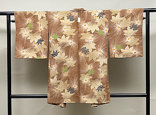 そほ色の菊と紅葉文様羽織