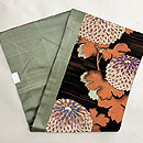 黒地に大輪の菊、染めと刺繍の継ぎ名古屋帯　帯裏