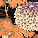黒地に大輪の菊、染めと刺繍の継ぎ名古屋帯　質感・風合